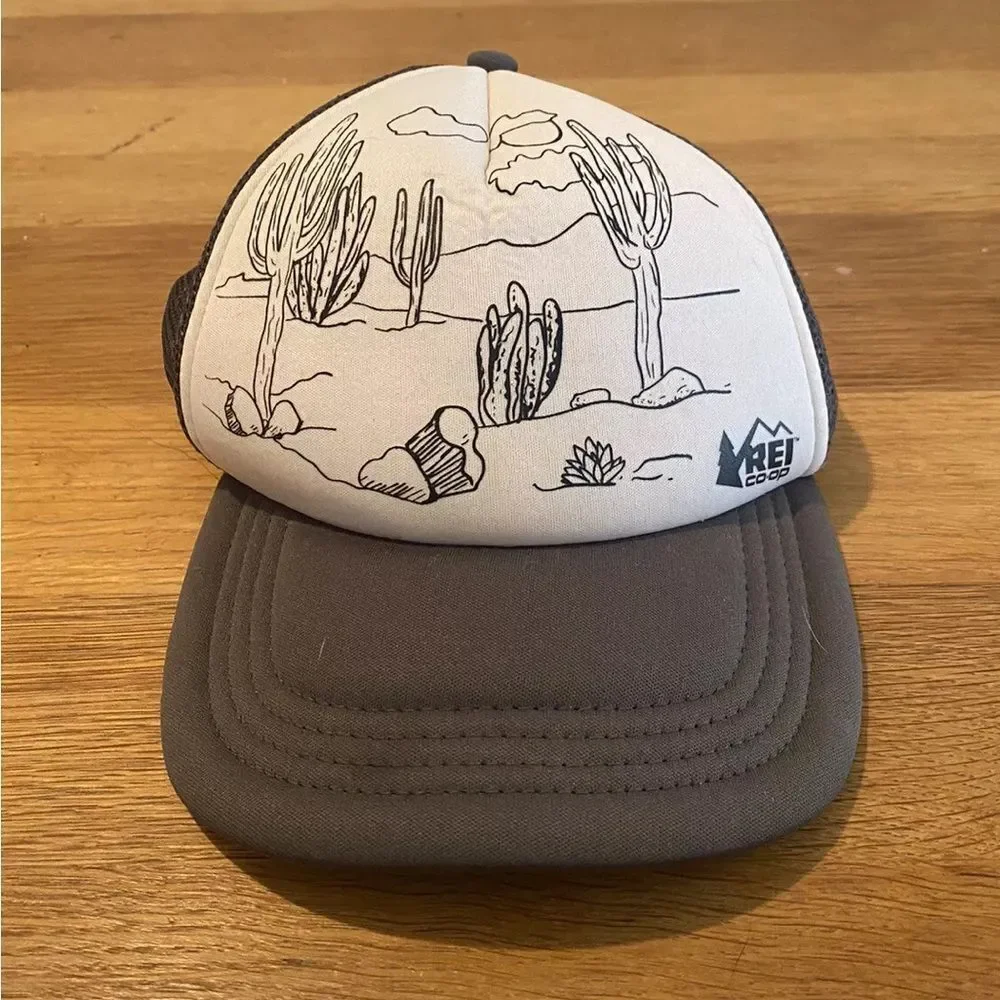 LIKE NEW UNISEX REI CO OP TRUCKER HAT